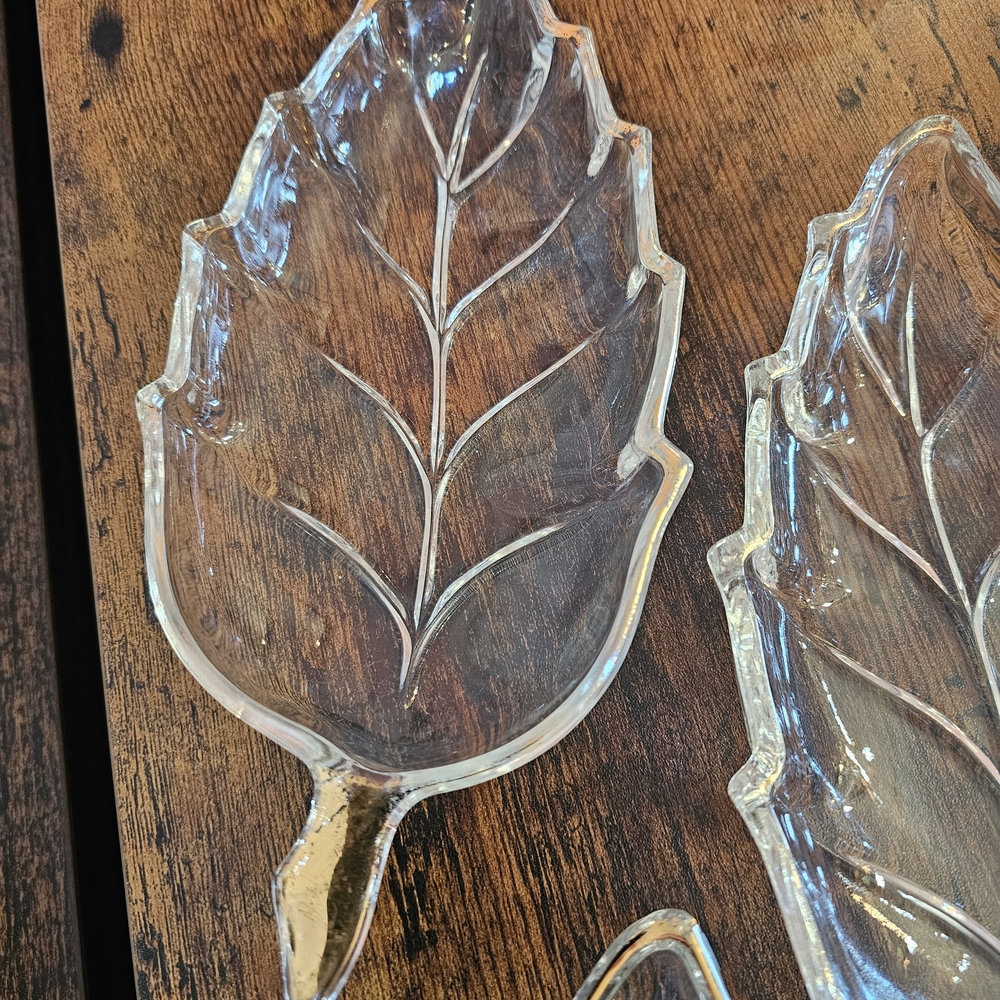 Source Unknown Transparent Leaf Glass Plates - Picture 10 of 17